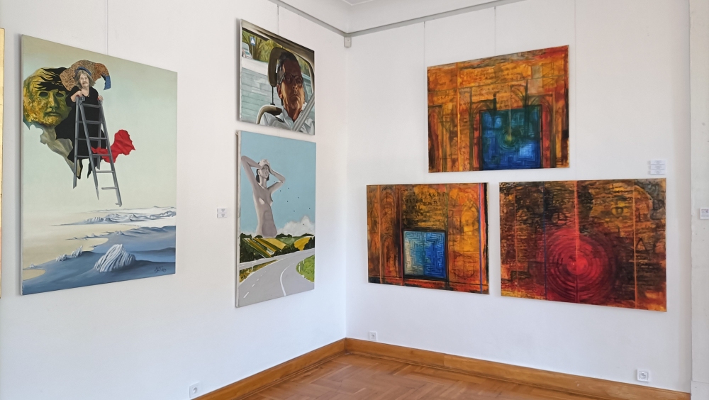 Trzy obrazy R. Oramusa z cyklu Ślady (2022-2024)