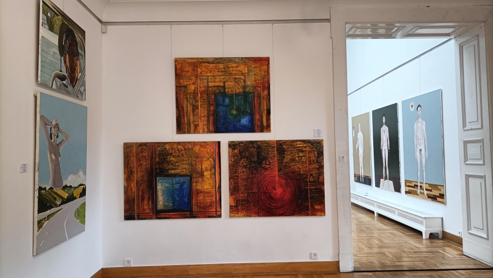 Trzy obrazy R. Oramusa z cyklu Ślady (2022-2024)