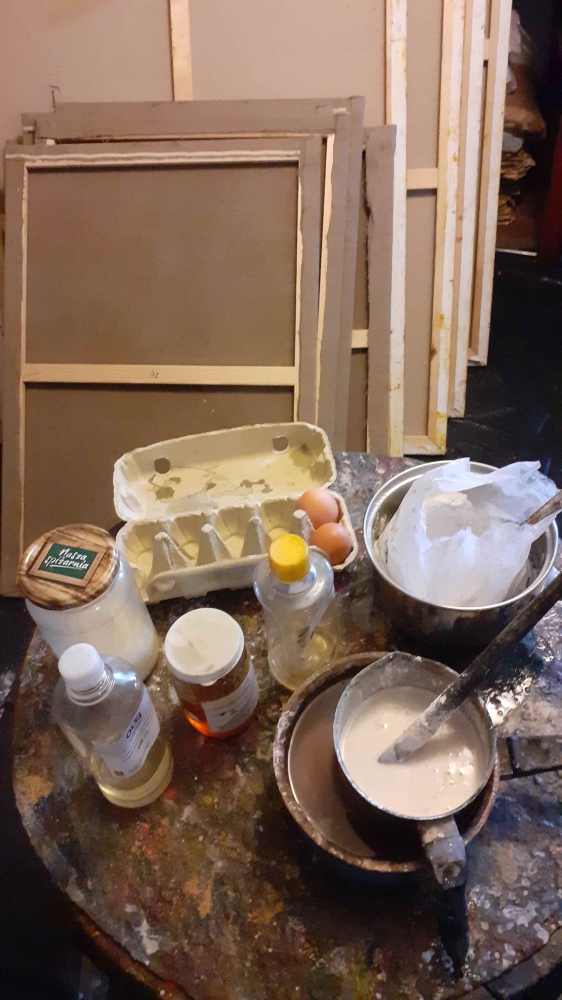 Zaprawa -  składniki: jaja, olej lniany, werniks damarowy, terpentyna wenecka, kreda bolońska/ szampańska