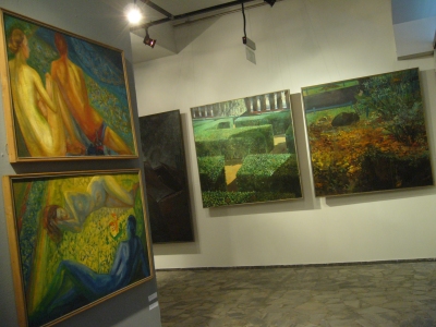 Po lewej Oramus, obrazy Na dywanie( lata 90.), w głębi Sobolewski