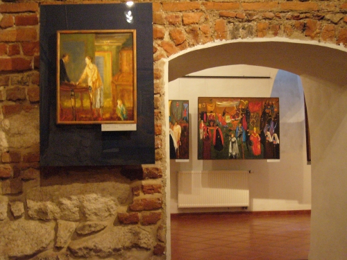 Rytuały codzienności  (1997), w głębi Funeralia VIII (1986)